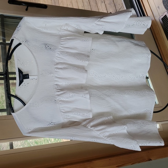 Simply Vera Vera Wang White Eyelet Ruffled Sz. M Top - Picture 2 of 12